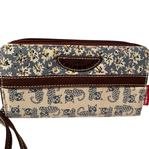 Union Bay Cat Floral Design Wallet Wristlet NWOT - Picture 1 of 8